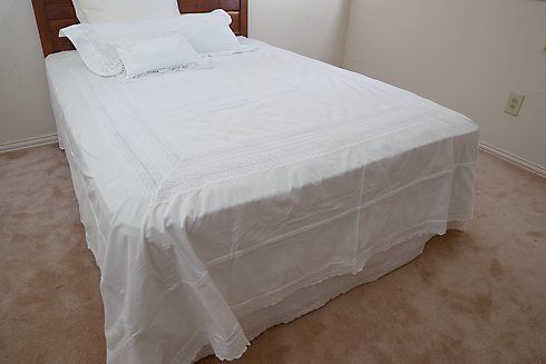 English Eyelets Style Bed Coverlet. King Size. 108"x96"